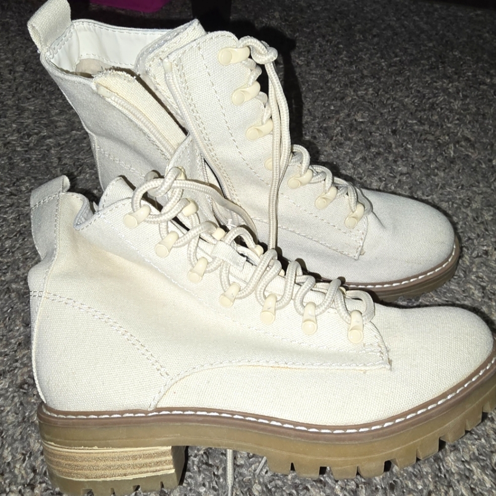 Universal Thread lace up cream boots